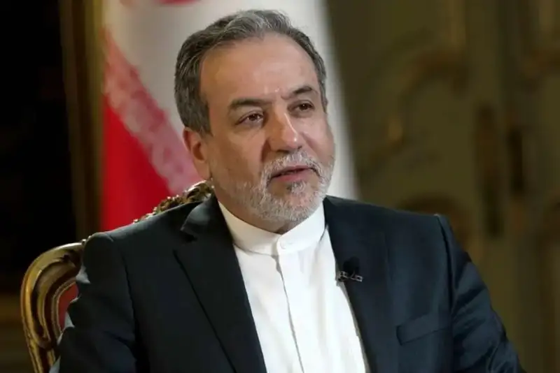 توییت عراقچی درباره جلوگیری از حضور او در داووس