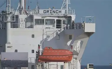 فرانسه نفتکش «گرینچ» را به دلیل شبهه پرچم جعلی بازداشت کرد؛ کاپتان هندی در بازجویی‌ها