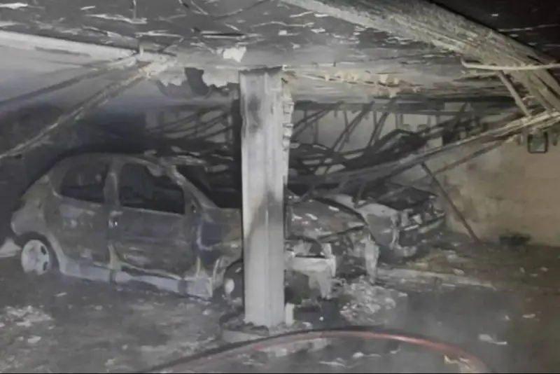 آتش‌سوزی شبانه در ساختمان 4 طبقه‌ای بزرگراه رسالت