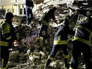 بیست و چهار نفر در حمله نیروهای اوکراینی به هتلی در استان خرسون کشته شدند؛ کی یف و مسکو یکدیگر را متهم می کنند