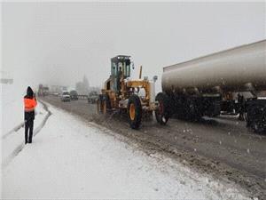 برفروبي يک هزار و 700 کيلومتر باند در محورهاي مواصلاتي استان اردبيل/ تردد روان در همه محورها