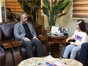 ديدار شهردار منطقه 17 با نيکا نعمتي، قهرمان چرتکه و نخبه علمي