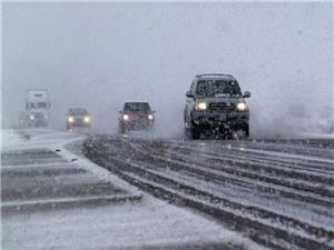 انسداد موقت محورهاي زنجان-تبريز، دندي و بيجار/ الزام بستن زنجير چرخ در جادههاي کوهستاني