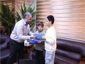 ديدار شهردار منطقه 17 با برگزيدگان استاني مسابقات پژوهشسراها