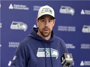 Raiders reportedly finalizing deal to hire Seahawks offensive coordinator Klint Kubiak as next head coach