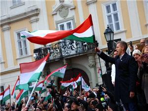 Hungary`s Tisza party leads pre-election poll, far-right party on course for parliament