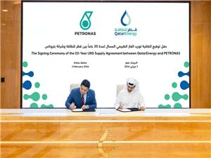 قطر للطاقه وبتروناس المالیزیه توقعان أول اتفاق غاز طویل الأجل